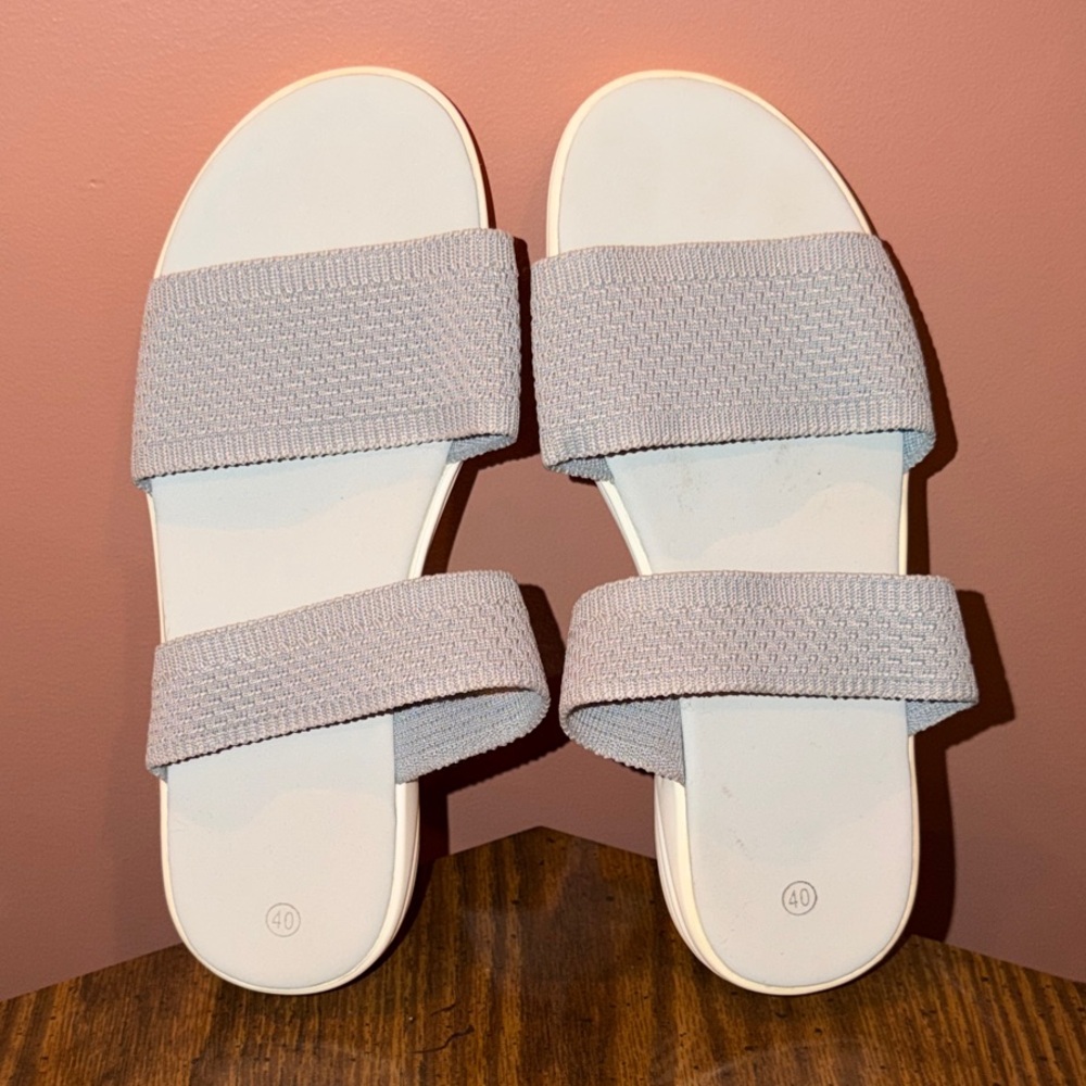 Elegant Women's Plastic Foam Sandals in Light Gray